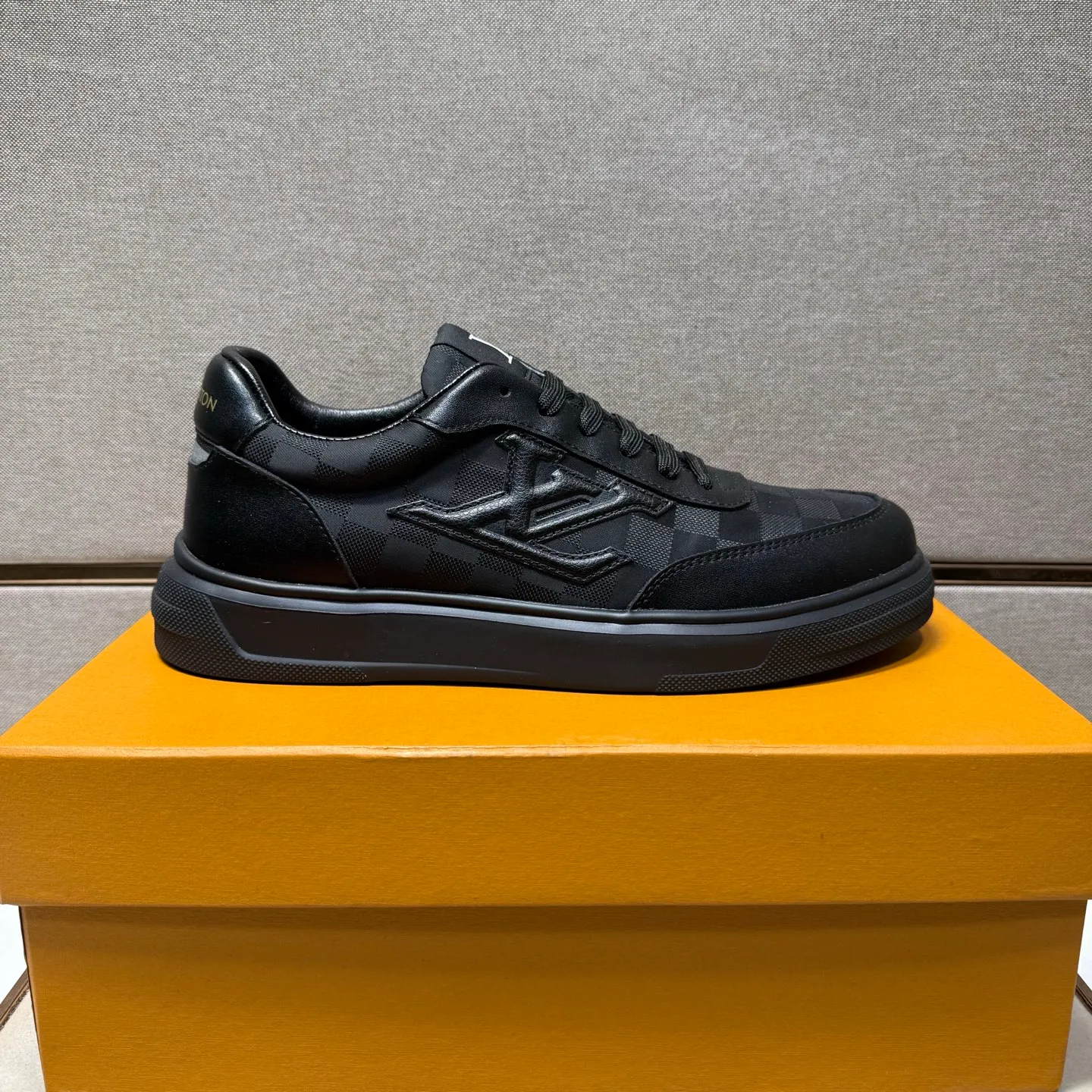 ⬛️Ex-factory price p400 [LV~] Men's casual shoes, 2025z cabinet sales simultaneously 🔶Code number: 38-44#️⃣ 🔷3 colors🔜The upper is made of multi-material splicing ➕Genuine leather lining, comfortable and breathable, sole: original comfortable and wear-resistant outsole, ⚠️real thing📱photographed🎬real thing is better📢📢📢